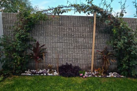 Yard arch
